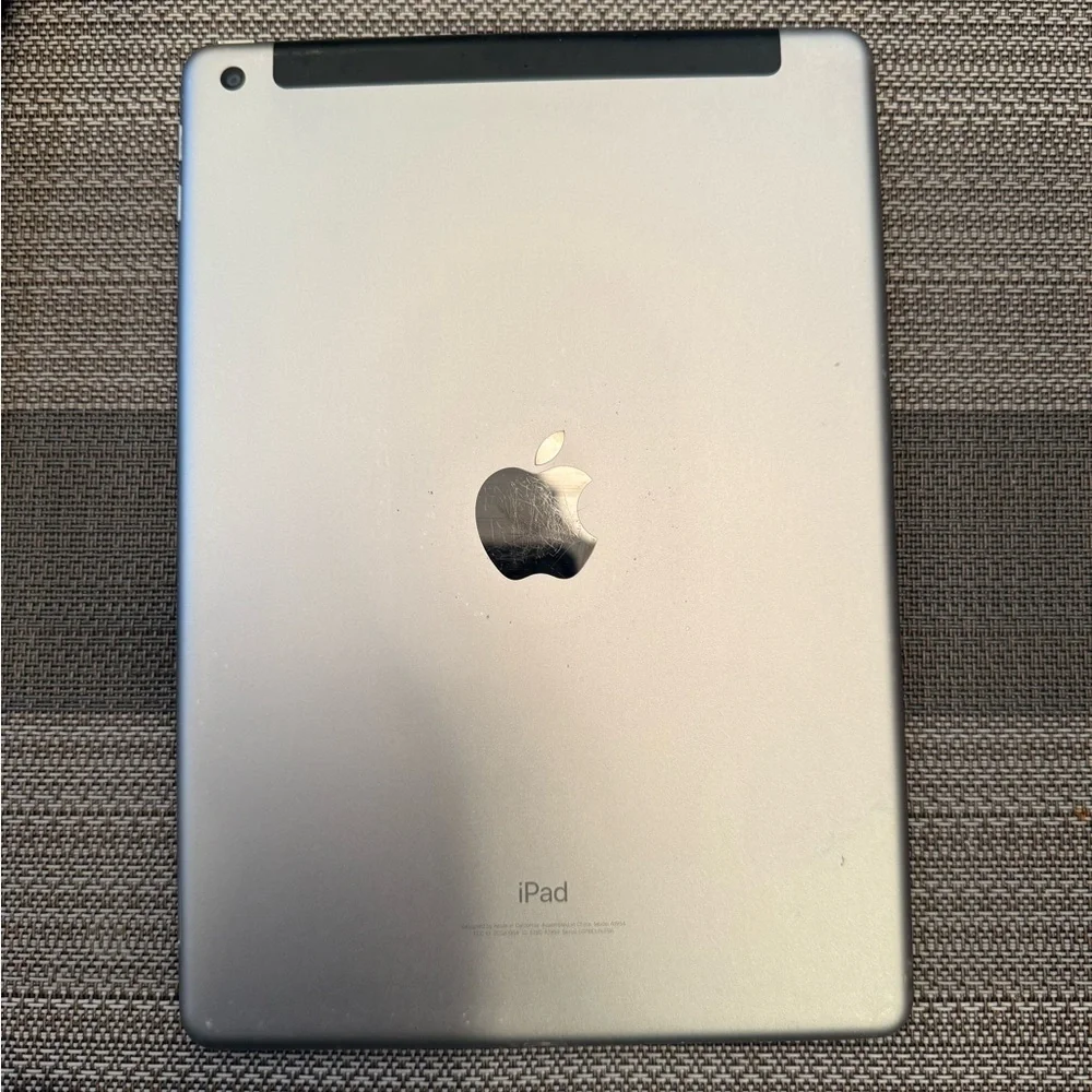 Apple iPad Silver (6th gen)